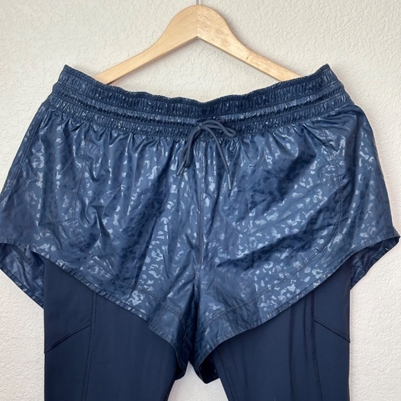 Athleta Rainier 2 in 1 Tight  Women's Size L  High Rise Water Repellent Workout - Picture 6 of 16